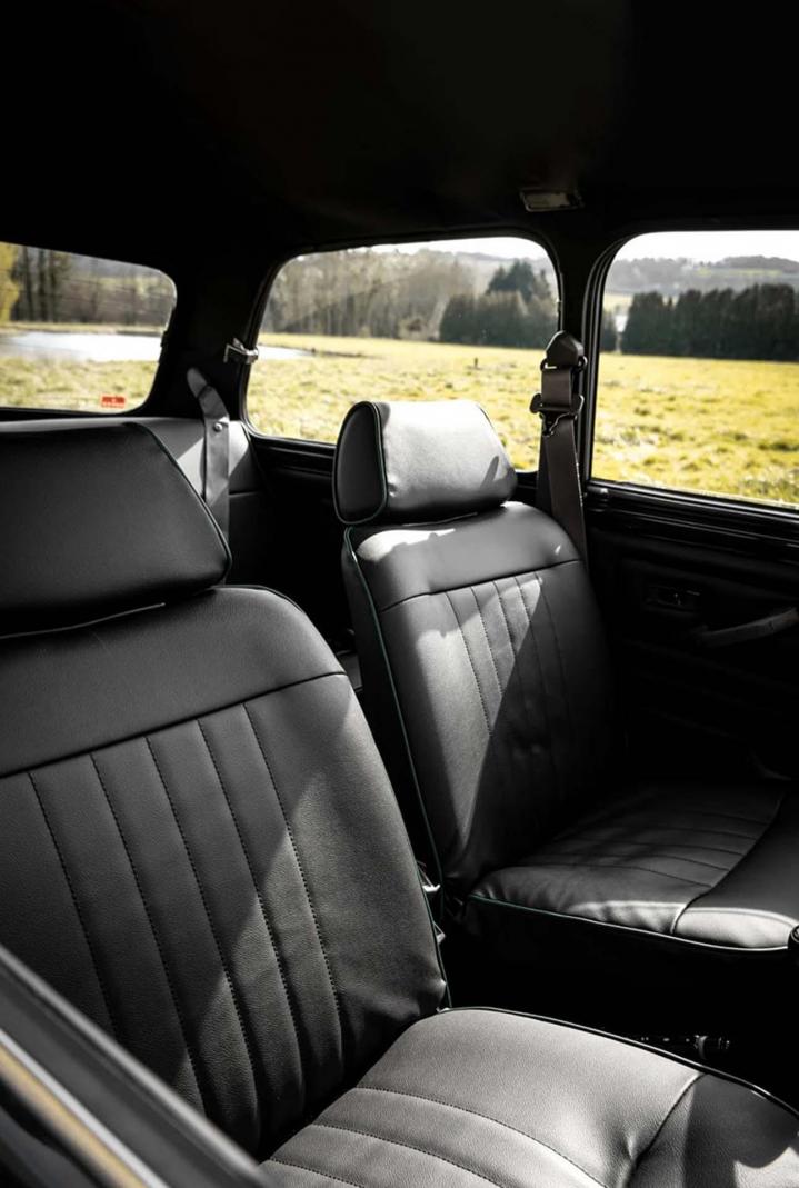 Conception et réalisation de sellerie auto.