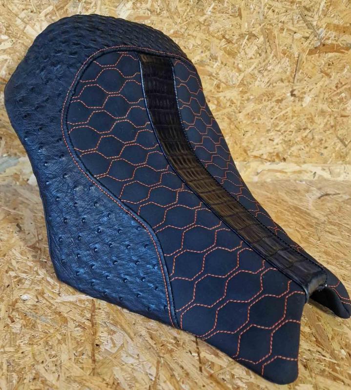 Réalisation de sellerie moto Neuf-Marché