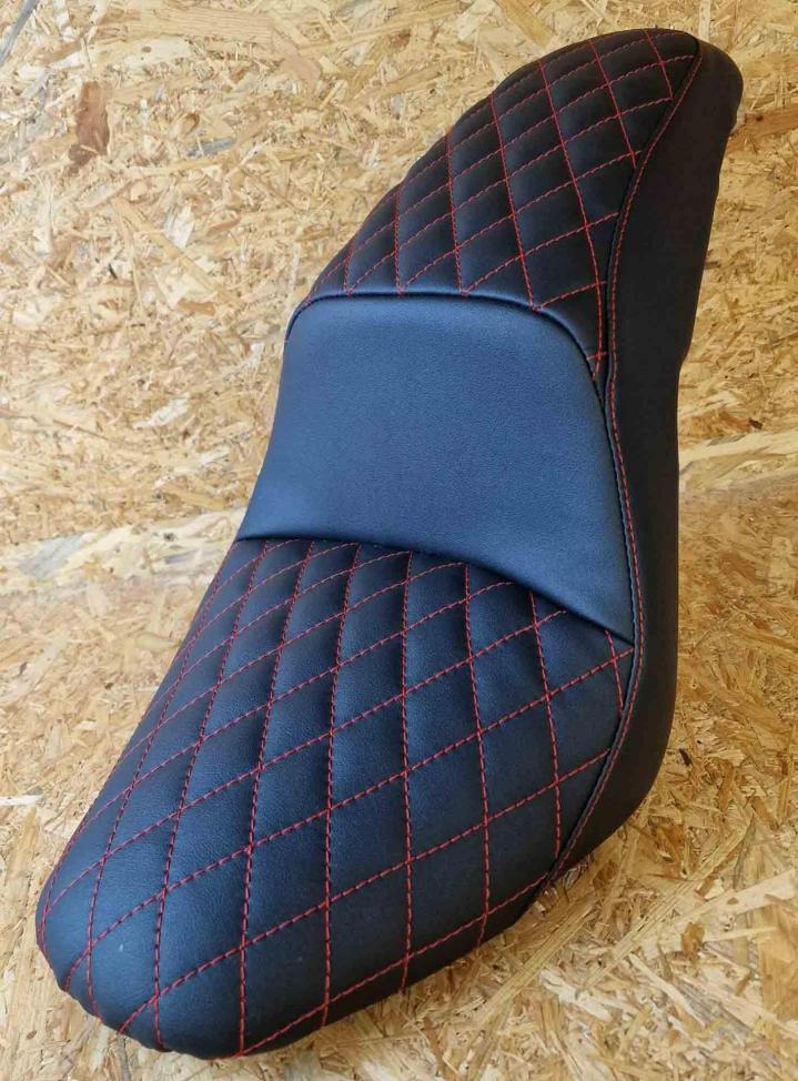 Réalisation de sellerie moto sur mesure Neuf-Marché