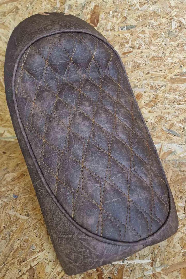 Réalisation de sellerie moto Neuf-Marché