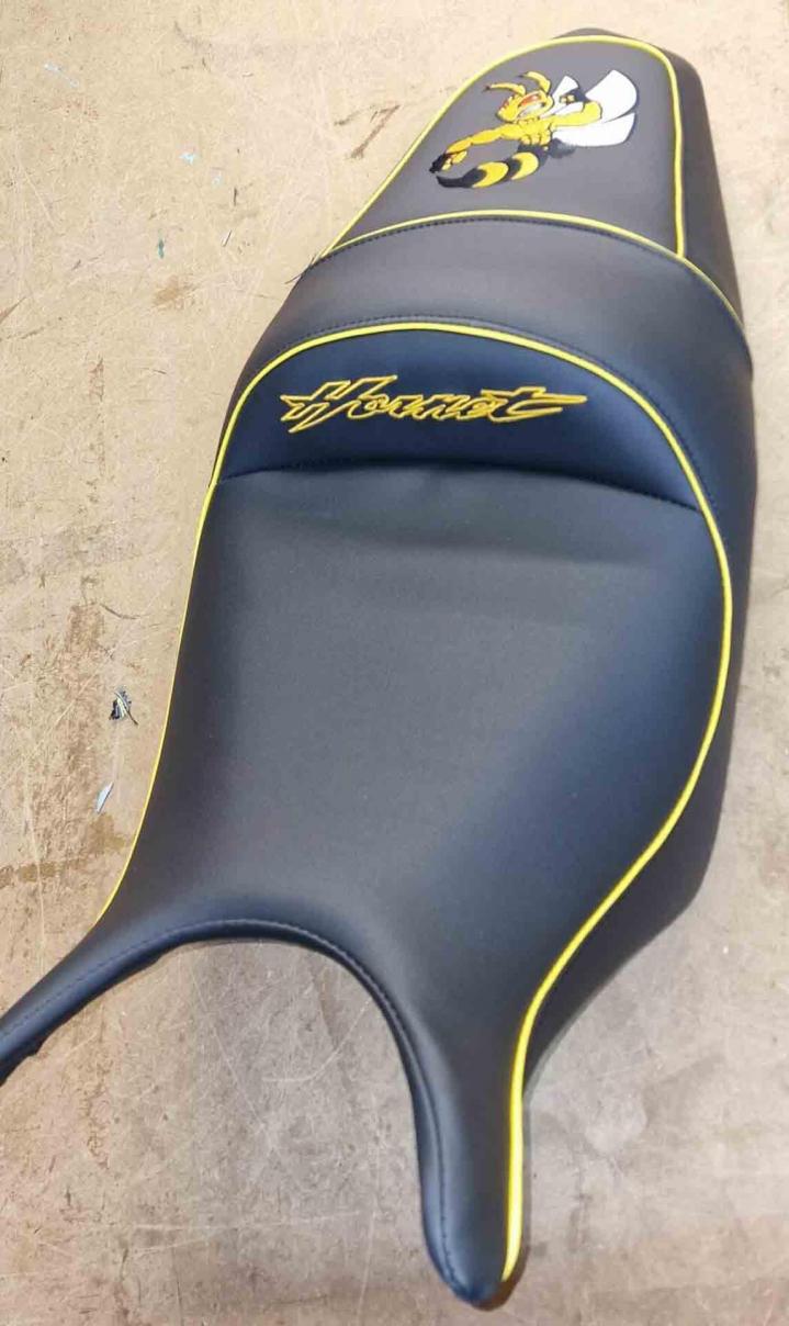 Réalisation de sellerie moto Neuf-Marché