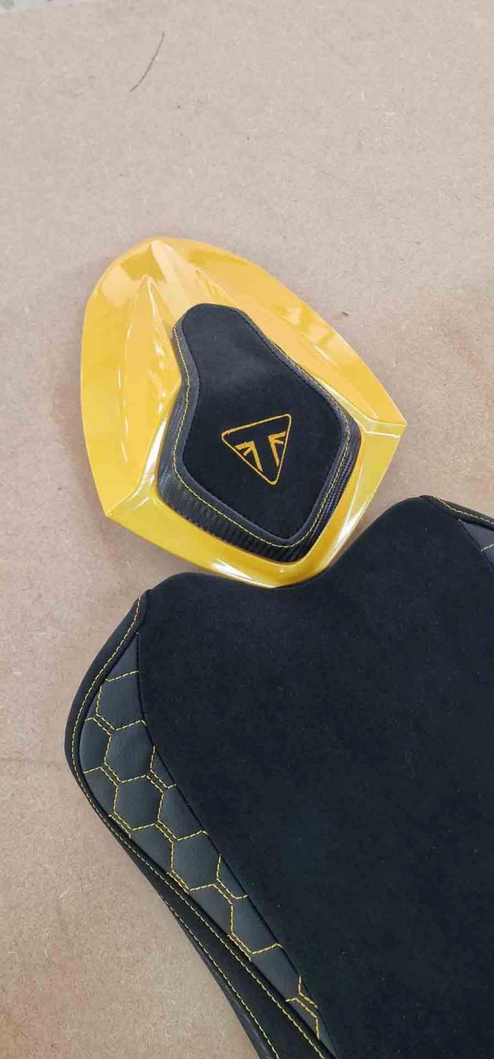 Sellerie moto sur mesure Neuf-Marché