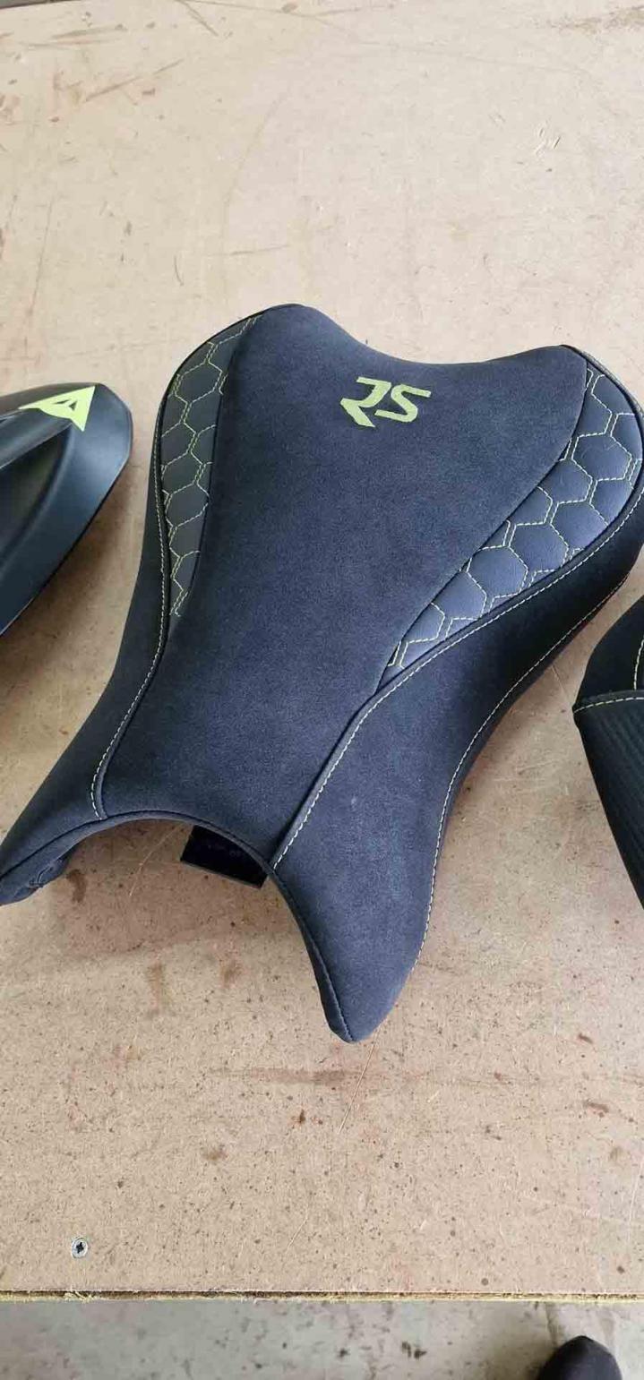 Réalisation de sellerie moto Neuf-Marché