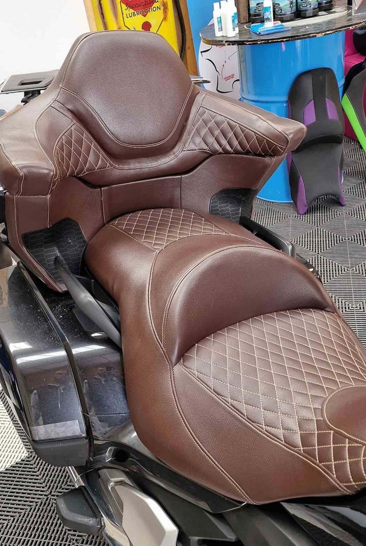 Entreprise spécialisée en sellerie moto.