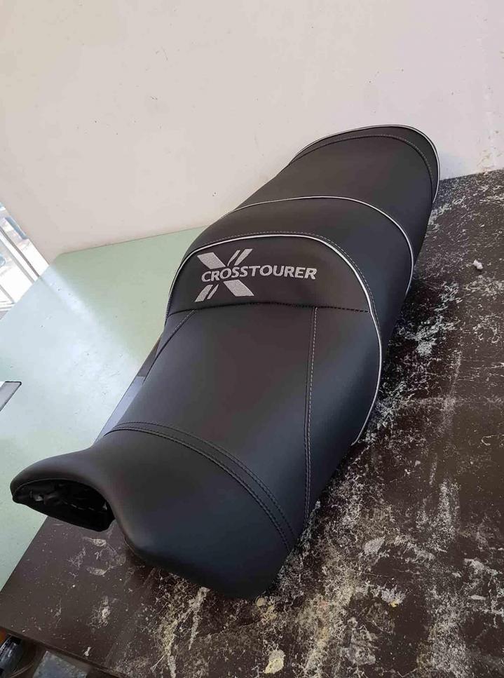 Réalisation de sellerie moto Neuf-Marché