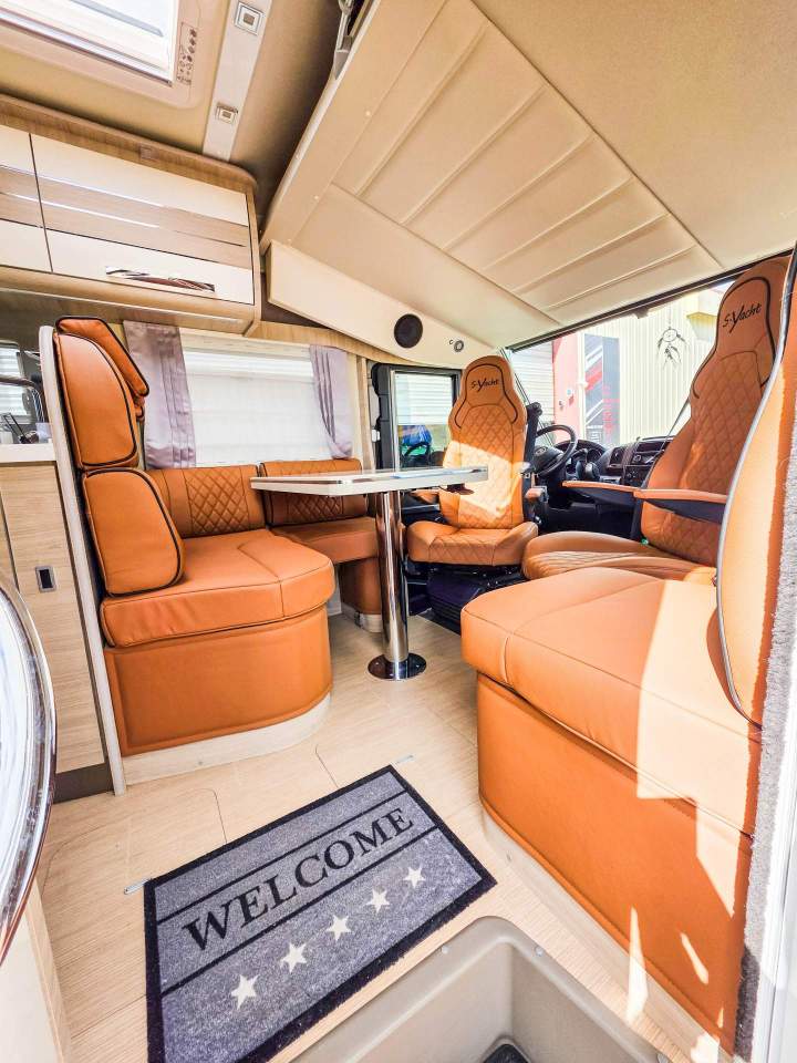 CAMPING CAR 9