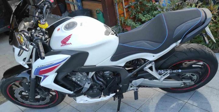 Sellerie moto sur mesure Neuf-Marché