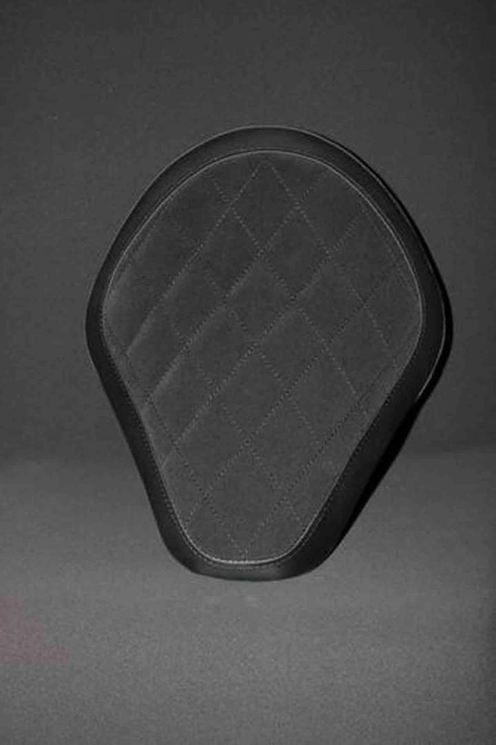 Réalisation de sellerie moto sur mesure Neuf-Marché