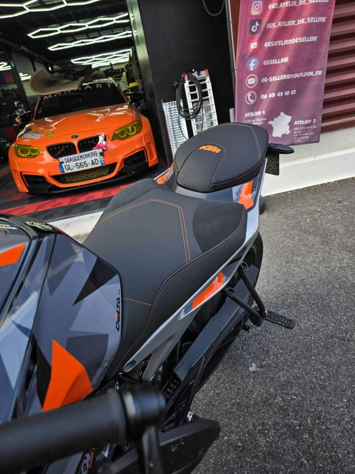 KTM DUKE 890