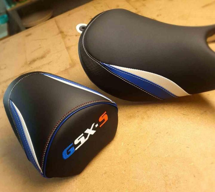 Réalisation de sellerie moto sur mesure Neuf-Marché